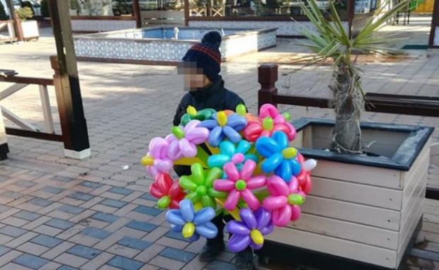 В Ташкенте наказали отца 9-летнего ребенка, продававшего воздушные шарики