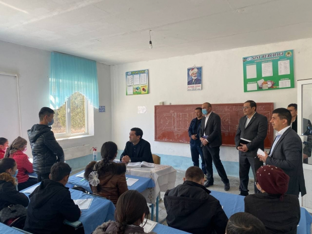 Новый министр народного образования провел урок в школе Каршинского района