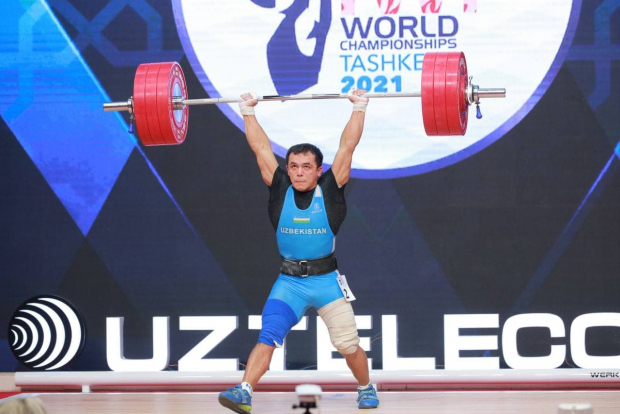 Тяжелоатлет из Узбекистана Достон Ёкубов стал чемпионом мира