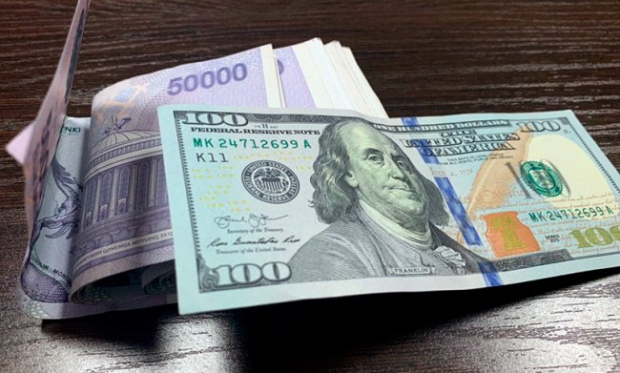 В Узбекистане в коммерческих банках повысился курс доллара