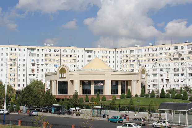 Национальный банк Узбекистана перестал принимать доллары с маленькими печатями