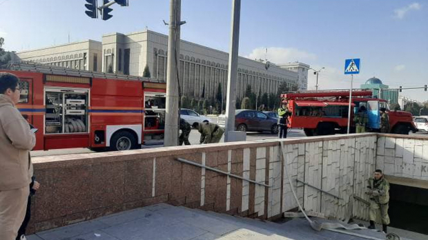 В ташкентском метро пассажиров эвакуировали из-за задымления в поезде