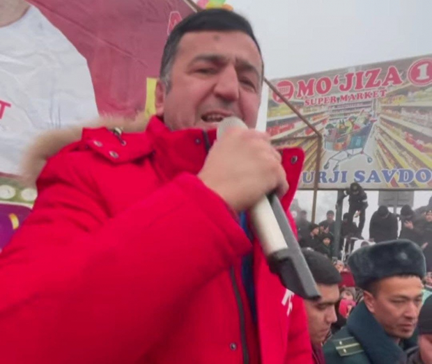 Пользователи раскритиковали певца Жахонгира Пазилжонова и властей Андижана за нарушение карантина