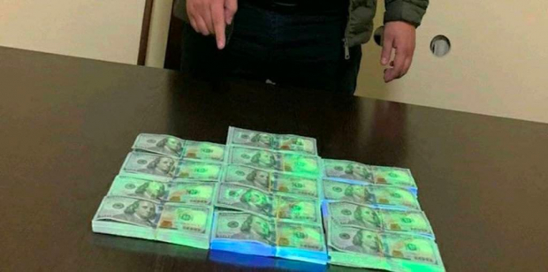 В Ташкентской области ответственный сотрудник хокимията попался на взятке в размере 128 тысяч долларов