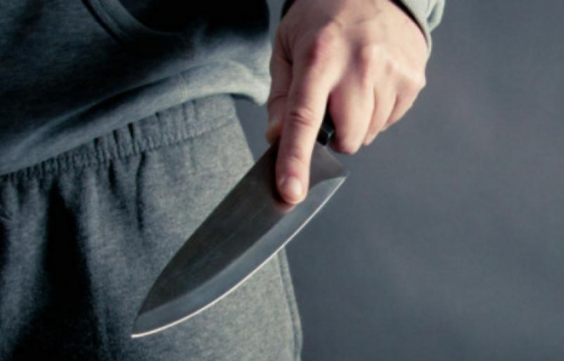 В Ташкентской области мужчина с ножом напал на своего квартиранта