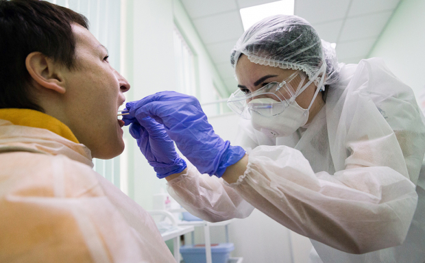 В Узбекистане коронавирус выявили еще у 1307 человек