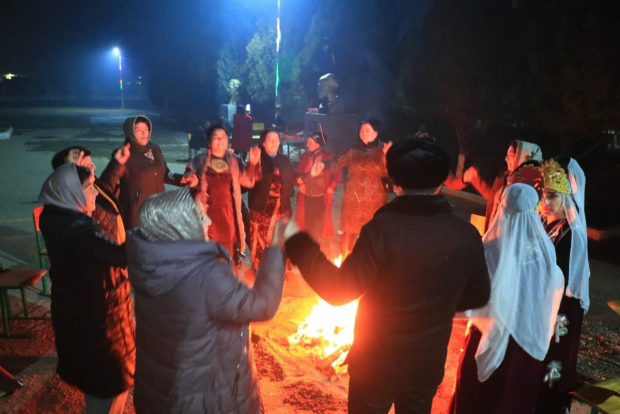 В Андижанской области учителей заставляют принимать участие в мероприятиях вокруг костра