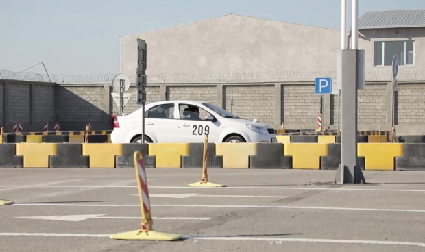 В Ташкенте пытались получить водительские права с помощью взятки в новом центре по выдаче прав
