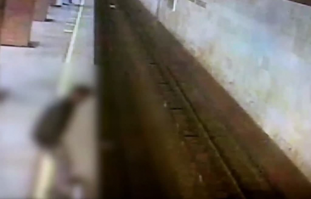 Мужчина погиб после падения под поезд в ташкентском метро