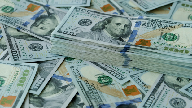 В Узбекистане курс доллара превысил 11 000 сумов