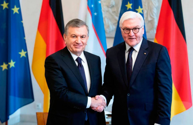 Президент Узбекистана обсудил ситуацию в Украине с главой Германии