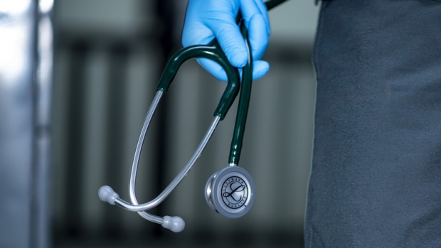 «Наши врачи получают минимум 10 млн сумов», - пользователи обсуждают слова главного кардиолога Минздрава
