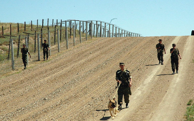 На границе Узбекистана и Кыргызстана застрелили двух контрабандистов