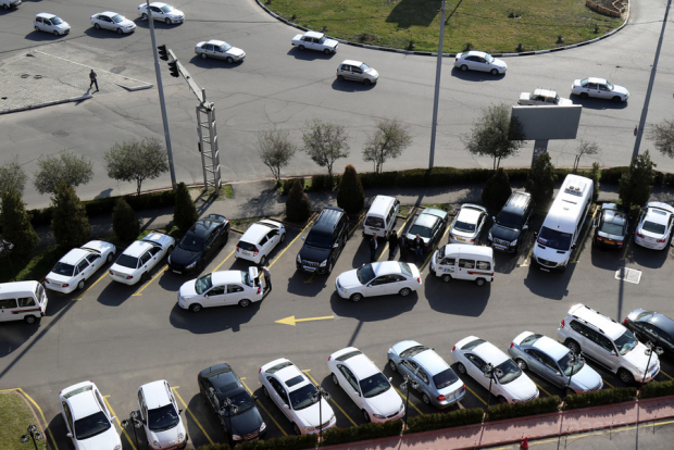 В Узбекистане растёт стоимость парковки