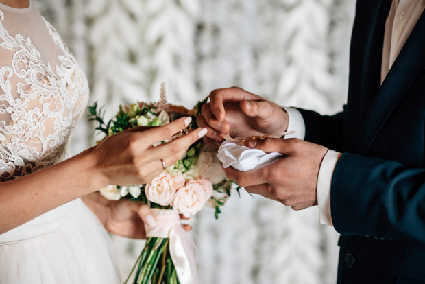 На узбекской свадьбе жених устроил драку