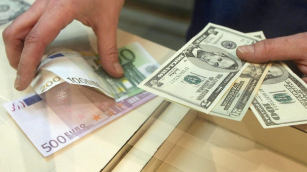 В Узбекистане обновили курс доллара на 25 апреля