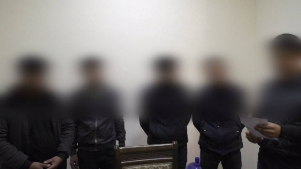 Задержана группа лиц в Самаркандской области, которая вымогала деньги у водителей