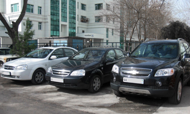 В столице Узбекистана задержали мошенников, которые незаконно выдавали автокредиты