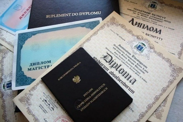 Власти Узбекистана призвали абитуриентов проверять лицензии у частных вузов, в которые они собираются поступать