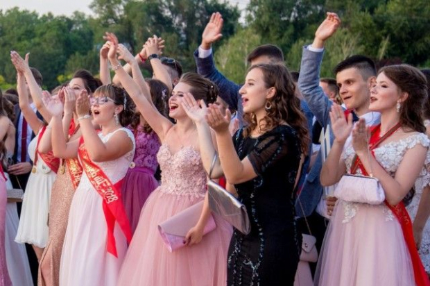 В Узбекистане запретили проведение выпускного вечера в школах?