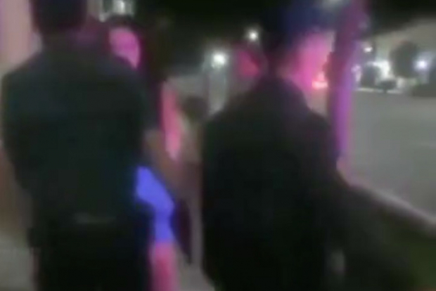 В Самарканде сотрудники правоохранительных органов применили к туристам электрошокеры