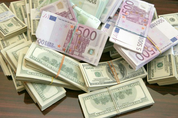 Центральный банк Узбекистана обновил курс доллара и евро на 24 мая