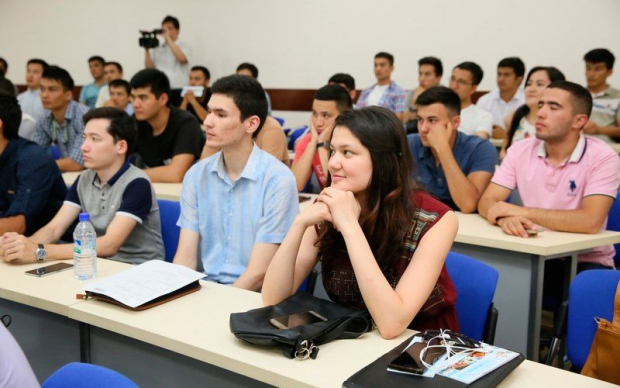 Стало известно, сколько студентов из Узбекистана учатся в зарубежных вузах