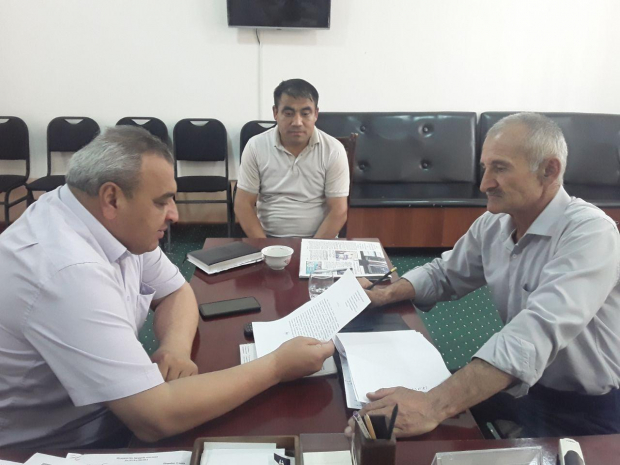 Депутат провел прием граждан в народной приемной Шерабадского района