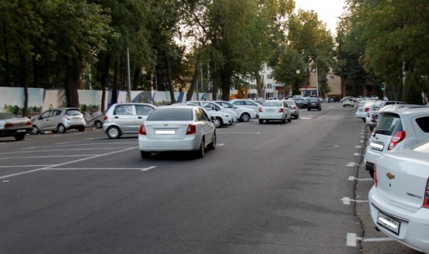 Какие запреты имеются на территории автостоянок в Узбекистане?