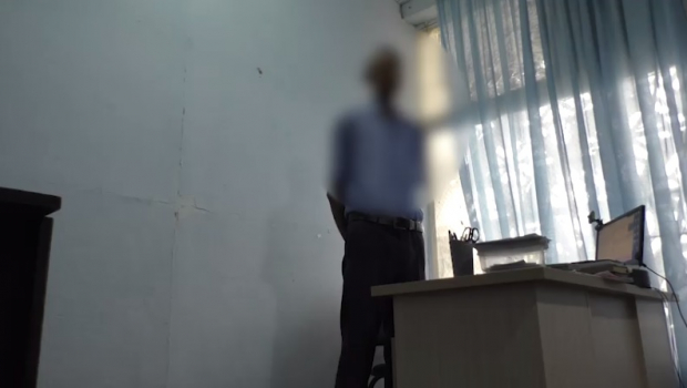 Задержан учитель автошколы в Бухаре, который попросил деньги за прохождение экзамена