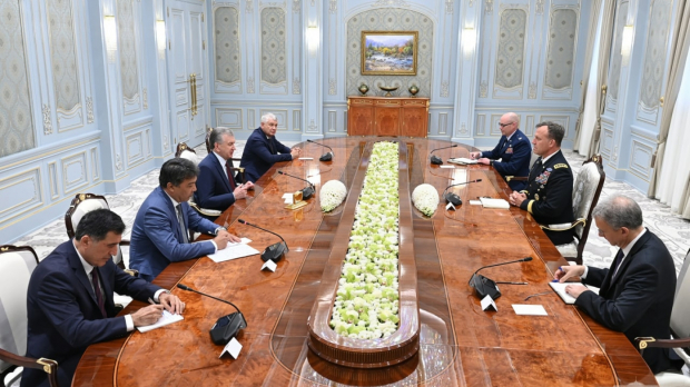 Шавкат Мирзиёев провел встречу с командующим Вооруженными силами США