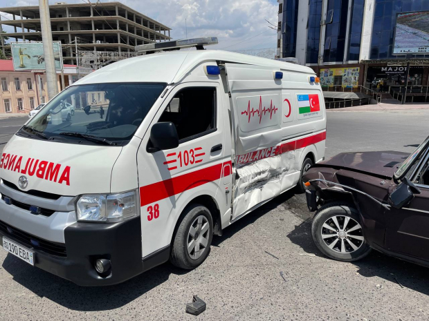 В Самарканде произошло ДТП с участием кареты скорой помощи