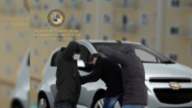 Грабителям, которые силой забрали 60 тыс. сум у водителя автомобиля в Ферганской области, грозит до 5 лет лишения свободы