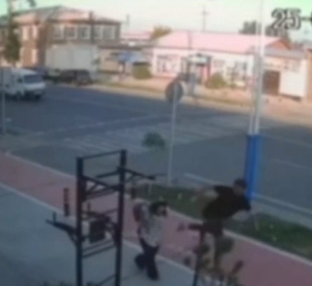 Парню из Ферганской области назначили 7 суток ареста за то, что ударил девушку ногой