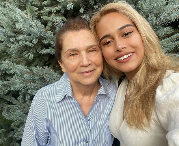 Дочь президента Узбекистана показала сексуальные фото