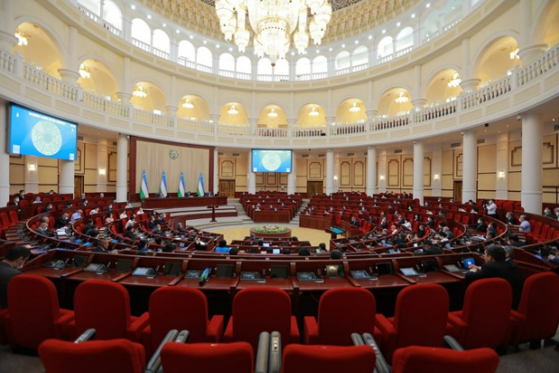 В Узбекистане продлили обсуждение поправок в Конституцию