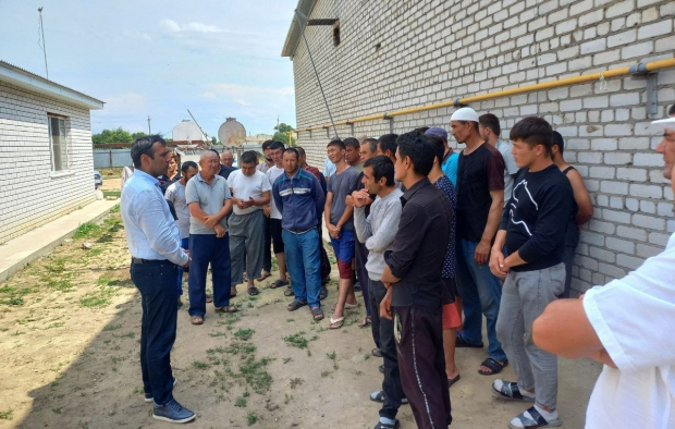 В Волгограде задержан работодатель, который насильно держал трудовых мигрантов из Узбекистана