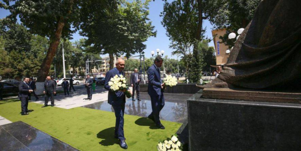 В Ташкенте делегация из Грузии приняла участие в открытии обновленной площади Шота Руставели