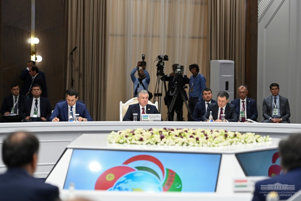 Президент Узбекистана предложил совместно бороться против угроз безопасности в ЦА