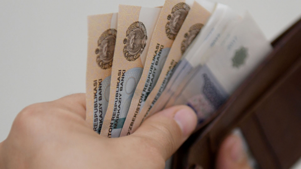 В Узбекистане назвали размер средней зарплаты на первые 6 месяцев 2022 года