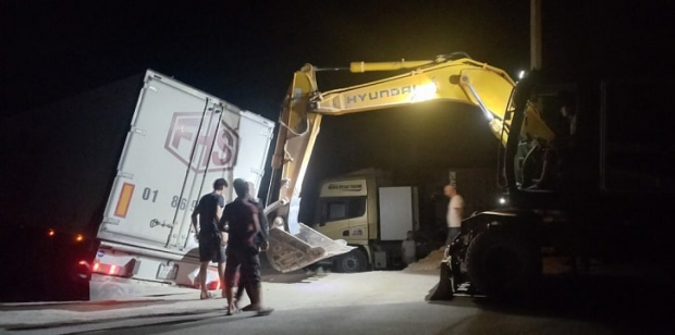 В Каракалпакстане грузовой автомобиль вылетел в кювет