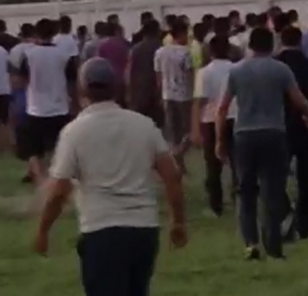 В сети опубликовали видео массовой драки во время футбольного матча в Кашкадарье