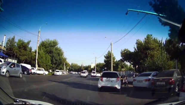 В Ташкенте водитель автомобиля «Spark» сбил ребёнка, развернувшись в неположенном месте