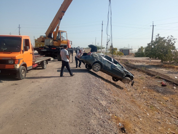 В Наманганской области водитель «Lacetti» не справился с управлением и вылетел с дороги