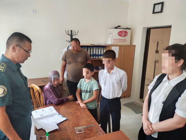 В Каракалпакстане у ученика 6 класса обнаружили холодное оружие