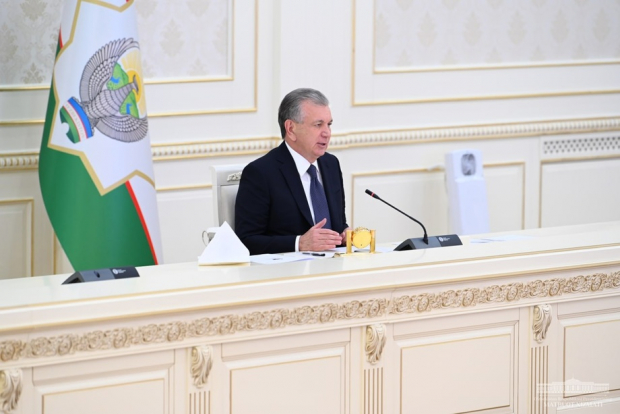 Президент объявил выговор хокиму Кашкадарьинской области. 14 районных хокимов были уволены