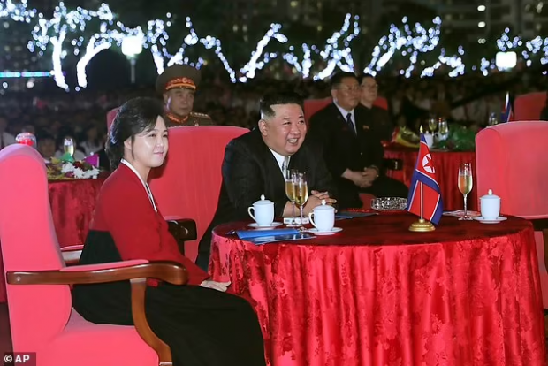 Мир впервые увидел дочь Ким Чен Ына — фото