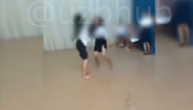 Танец узбекских школьниц посчитали чрезмерно пошлым — видео
