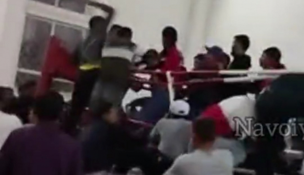 В Навои в массовой драке во время турнира по ММА, жестоко избили спортсмена — видео