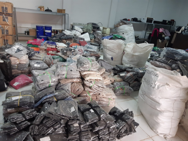 Сотрудники таможни Сырдарьи пресекли незаконный ввоз одежды, общей стоимостью более 500 млн сум